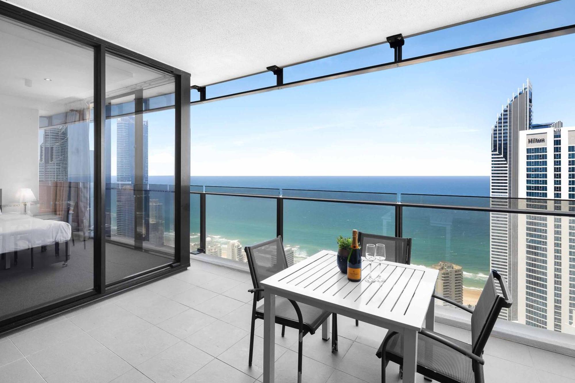 Holiday Holiday Circle On Cavill Apartments โกลด์โคสต์ ห้อง รูปภาพ