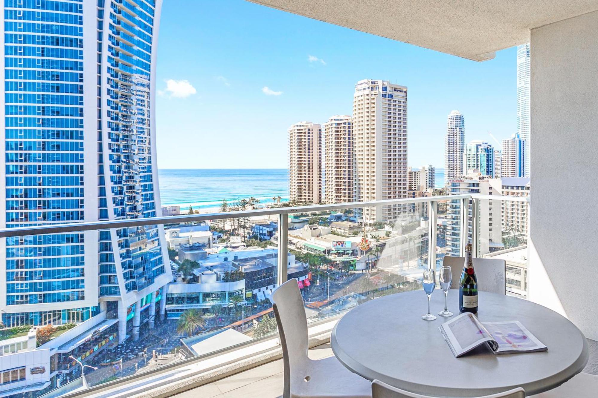 Holiday Holiday Circle On Cavill Apartments โกลด์โคสต์ ห้อง รูปภาพ